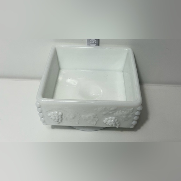 Westmoreland Della Robbia Pattern Milk Glass Compote Grape Vine Relief
#0305241 - Picture 5 of 16